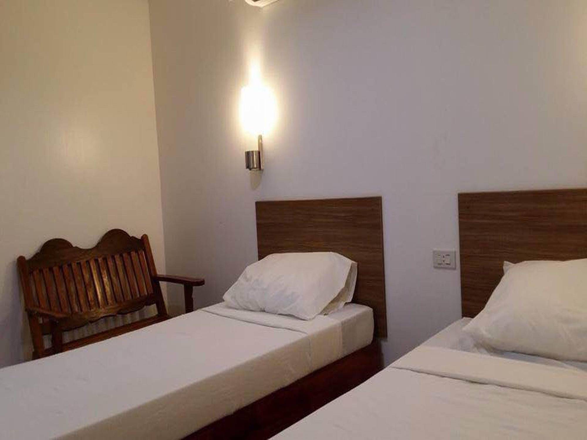 Reddoorz Plus Near Vigan City Commercial Center المظهر الخارجي الصورة